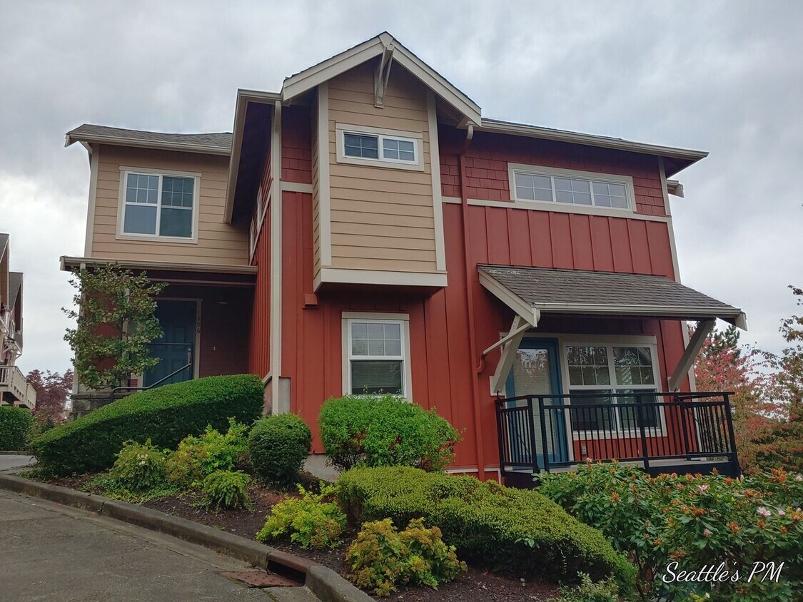 Primary Photo - Beautiful 2 Bedroom Townhome in Issaquah- ...