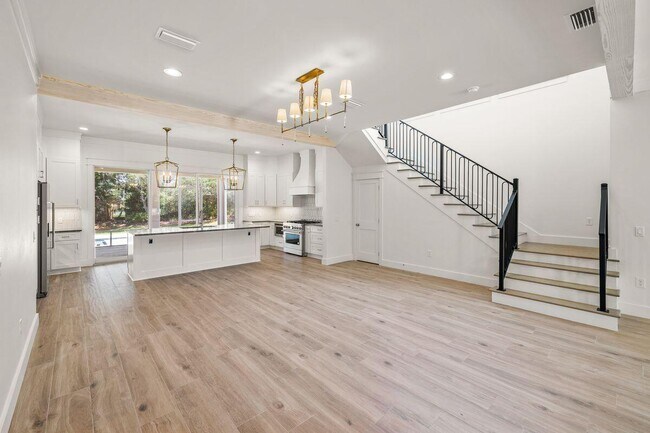 Building Photo - 99 Horseshoe Cir