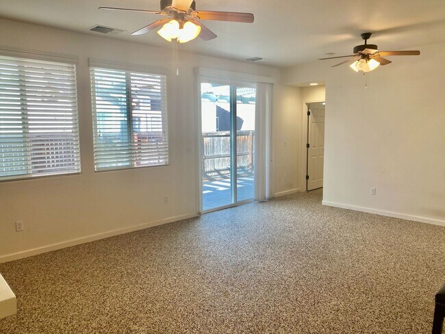 Foto del edificio - 3/2 in North Clovis Gated Community
