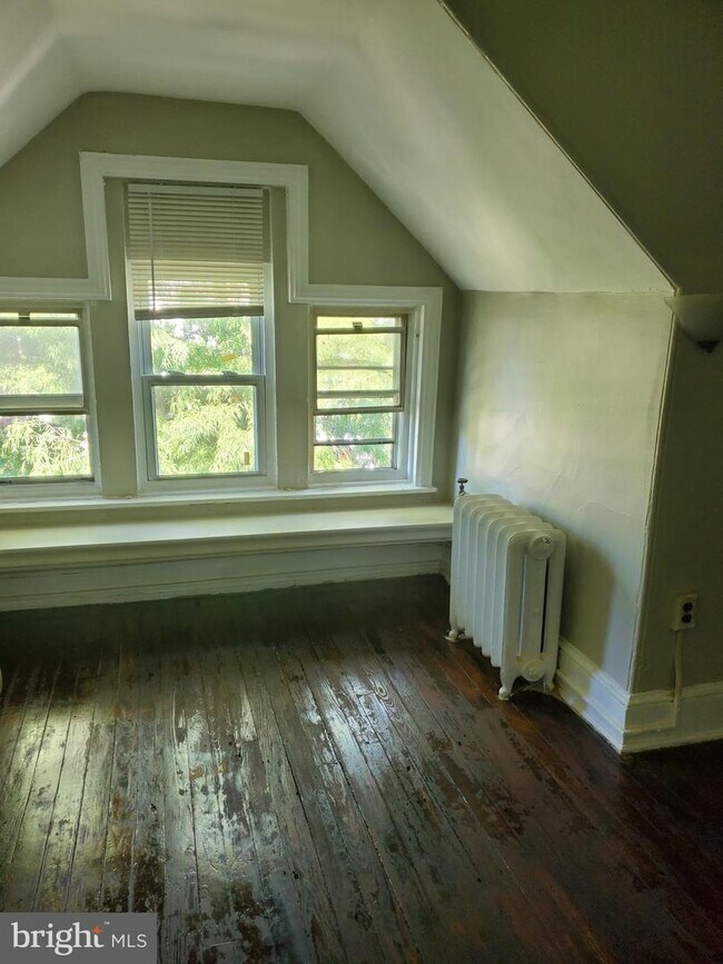 Building Photo - 602 W 23rd St