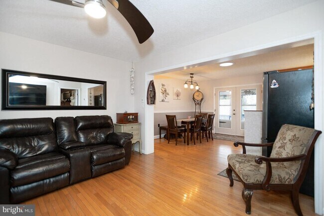 Building Photo - 6211 Glebe Way