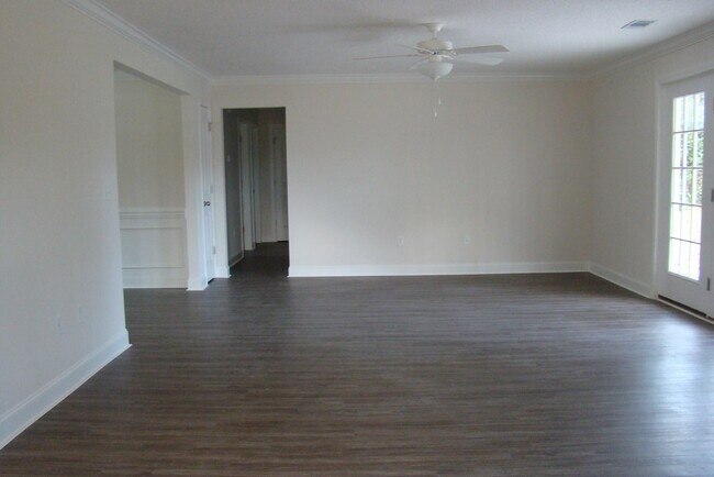 Foto del edificio - 681 Live Oak Church Rd