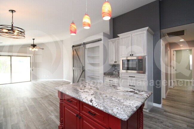 Foto del edificio - 1102 N Martingale Rd