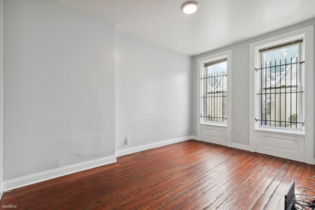 Foto del edificio - 3 br, 1 bath Triplex - 1729 W MONTGOMERY A...