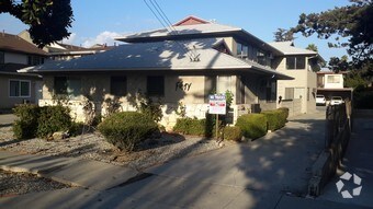 Primary Photo - 50 S Meridith Ave