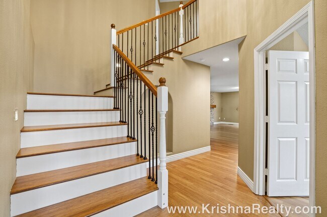 Foto del edificio - Lovely 4 BD | 2.5 BA | 2,470 SF | 3-Car Garage | Cul-de-Sac Lot | Barberton