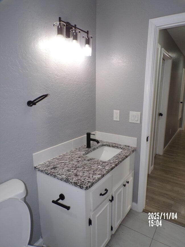 Building Photo - Fresh Paint!!, New Flooring and Granite Counter Tops!!!