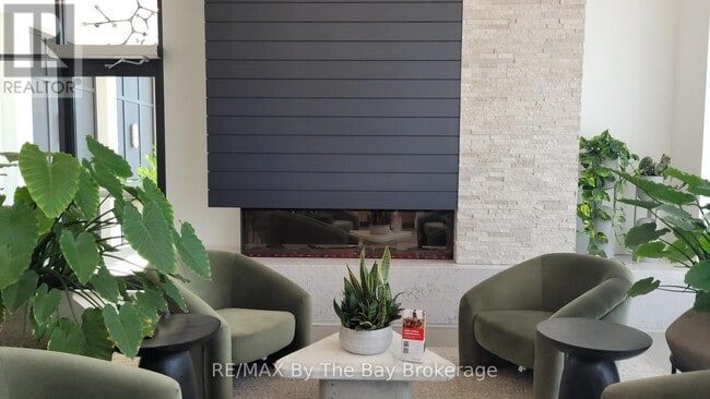 Building Photo - 31 Huron St