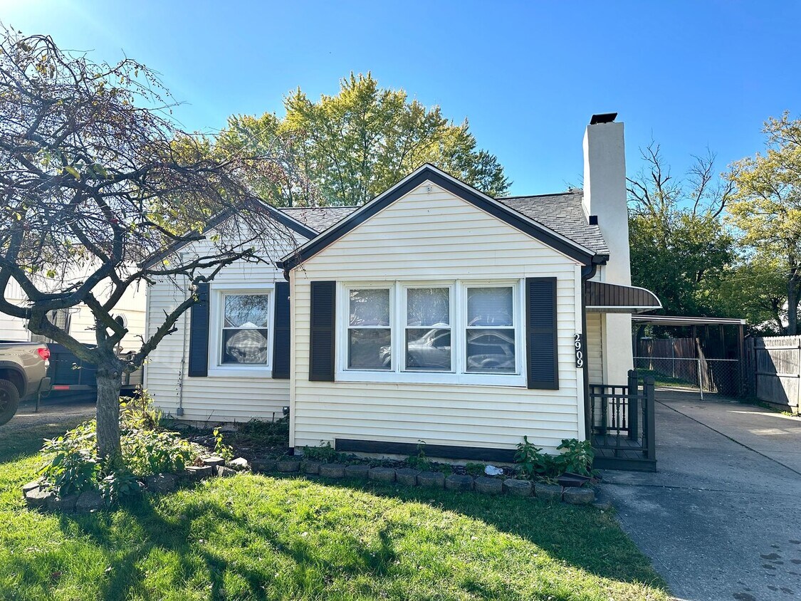 Primary Photo - 2909 Harvey Ave