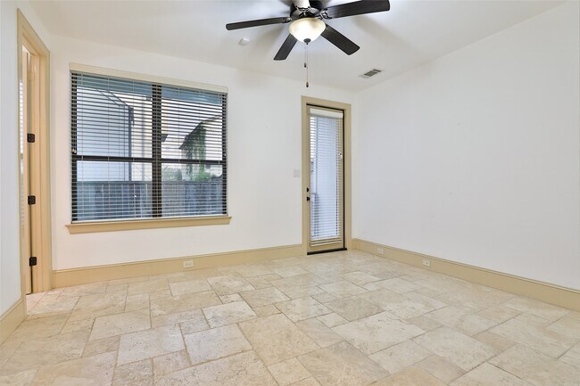 Foto del edificio - 1805 W 24th St