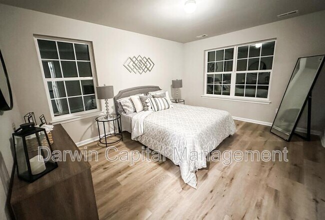 Foto del edificio - 385 N Tuckahoe Rd