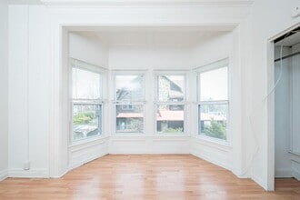 Building Photo - 236 Saratoga St