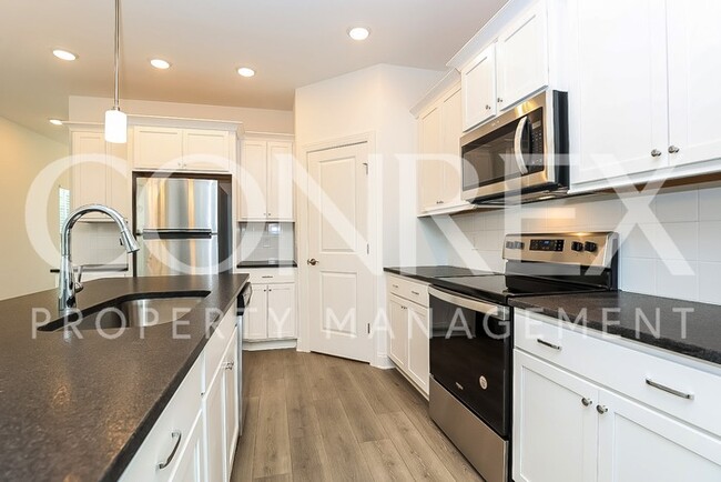 Building Photo - Stunning 3 Bedroom in Lebanon!
