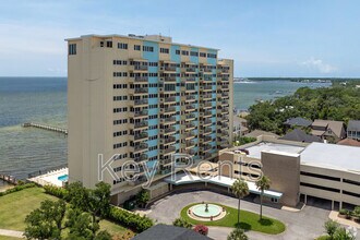 Building Photo - 825 Bayshore Dr