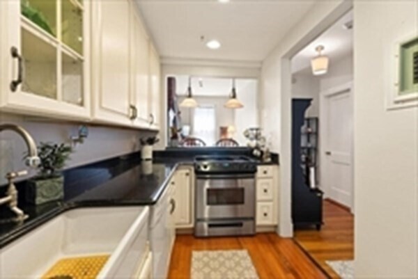Primary Photo - 166 Beacon St