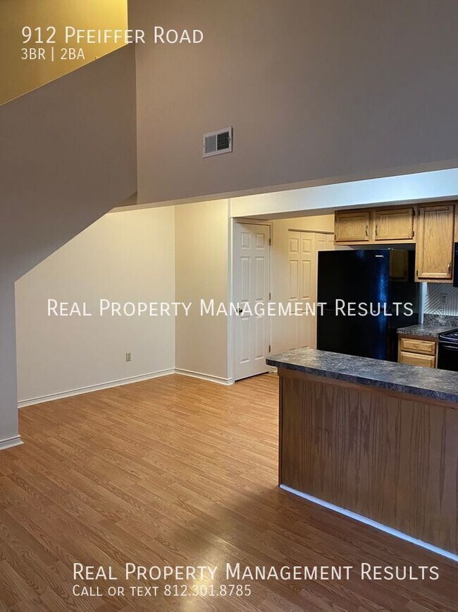 Building Photo - 3 Bedroom, 2 Bath Townhouse, Northside