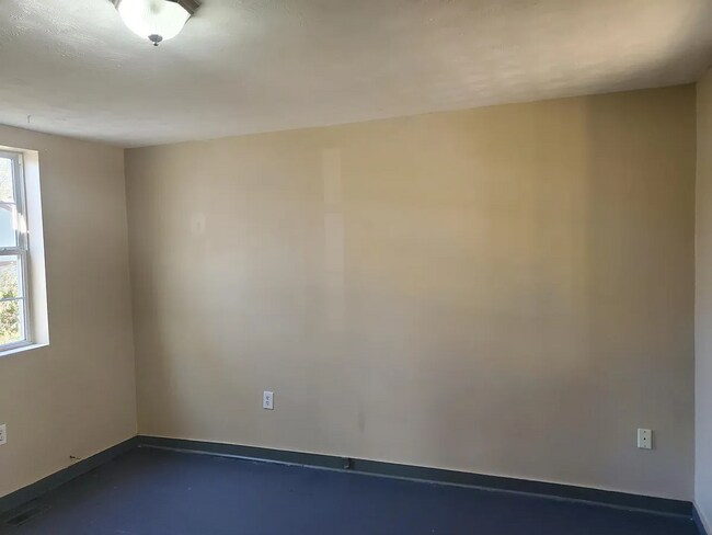 Building Photo - 2049 N Benton Ave