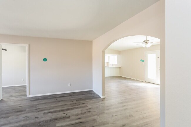 Building Photo - 9103 N 63rd Ln