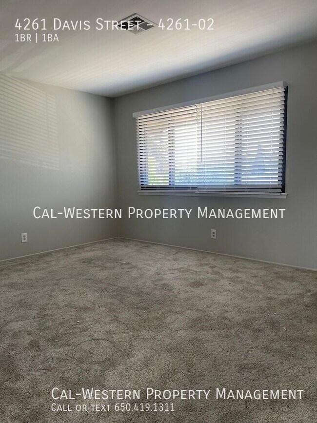 Foto del edificio - 4261 Davis St