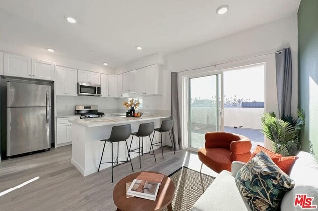 Foto del edificio - 3124 W 11th St