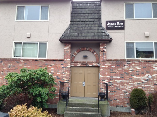 CENTRAL GREENWOOD LOCATION - 8541 Phinney Ave N