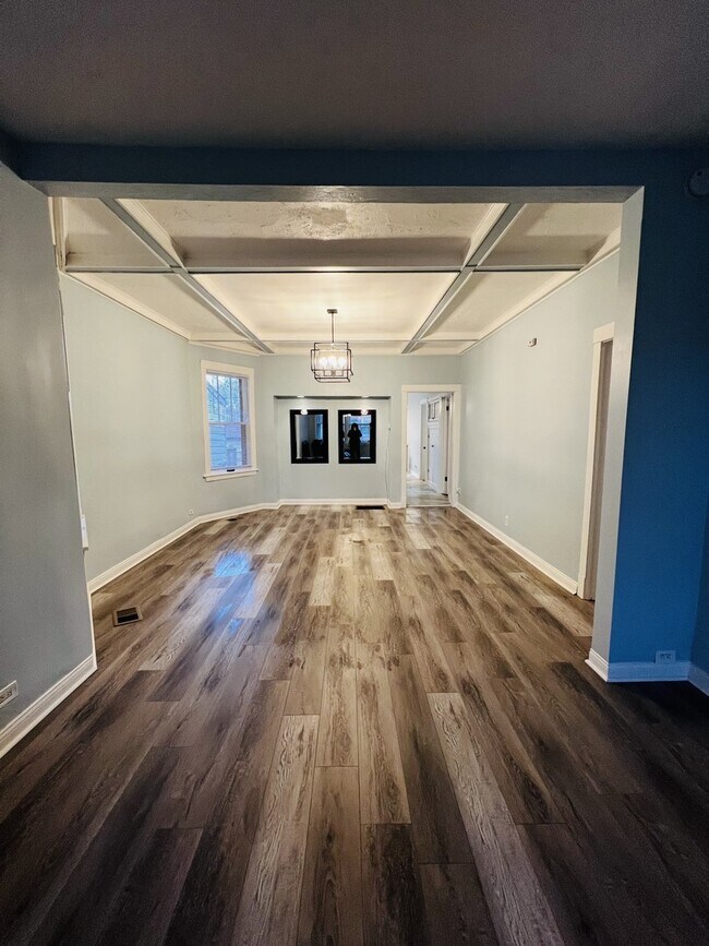 Building Photo - 1036 N Lawler Ave