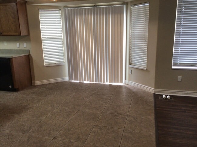 Building Photo - 7134 S Sorrento Way