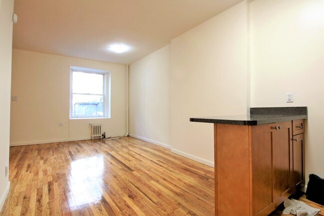 Building Photo - 38 W 85th St