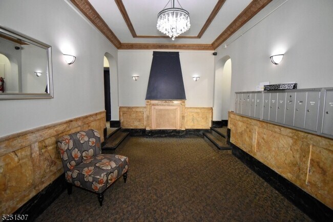 Building Photo - 303 Hamilton Pl