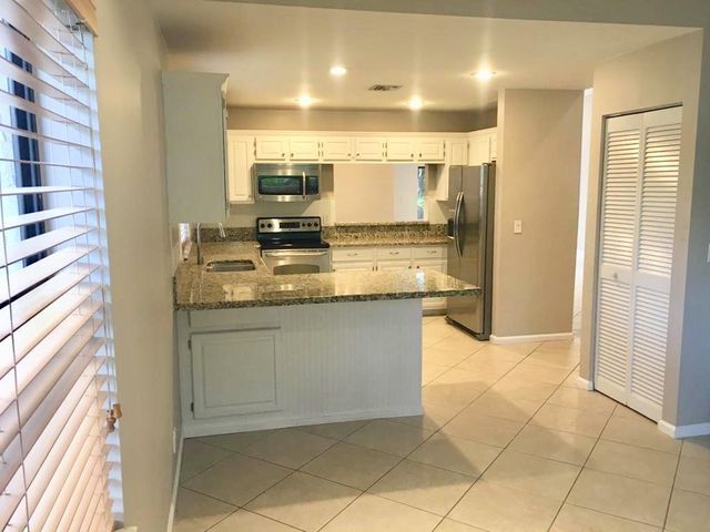 Foto del edificio - 1138 SW 20th St