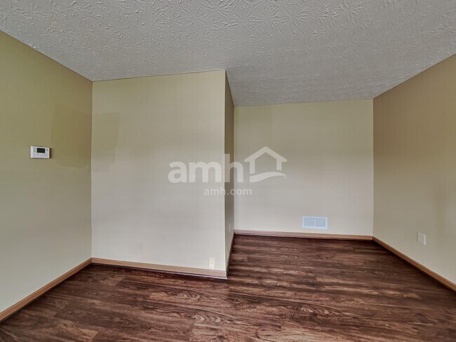 Foto del edificio - 318 Shawnee Loop S