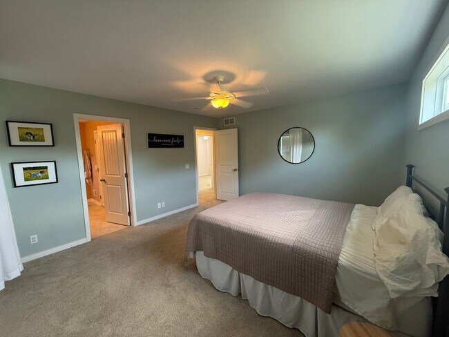 Foto del edificio - Welcome Home –  Beautiful 5 Bed/4 bath in ...