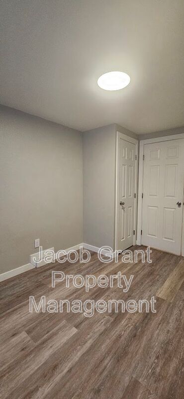 Building Photo - 352 I St