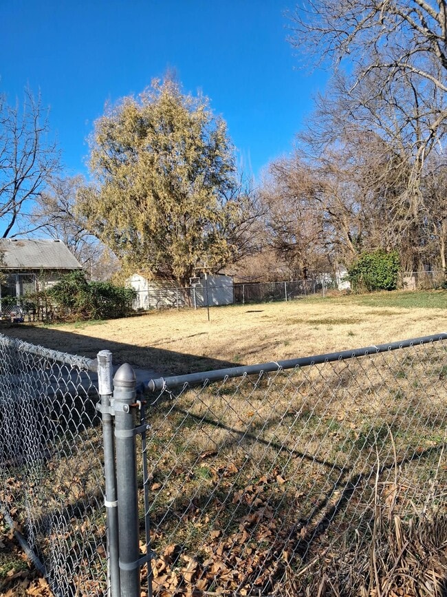 Foto del edificio - 109 E Fairview St