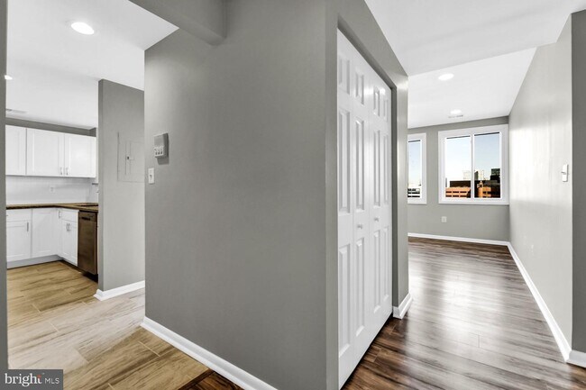 Building Photo - 123 W Barre St