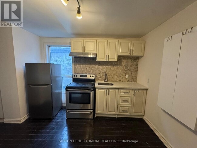 Building Photo - 180 Carlton St.