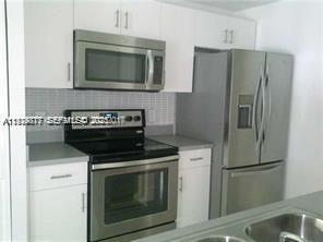 Foto del edificio - 2442 Centergate Dr