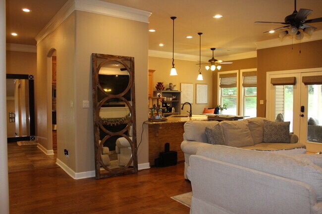 Building Photo - 25 Campana Ln