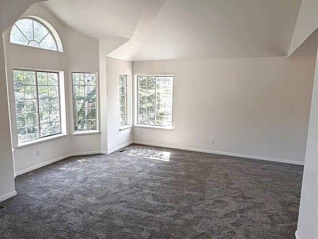 Foto del edificio - Recently Updated Pinebrook Home