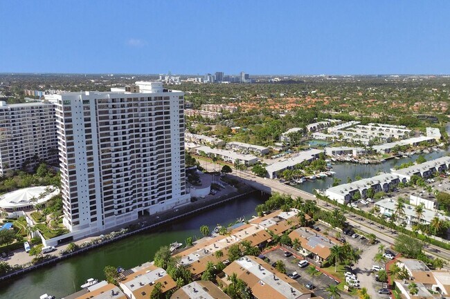 Foto del edificio - 2619 Parkview Dr S