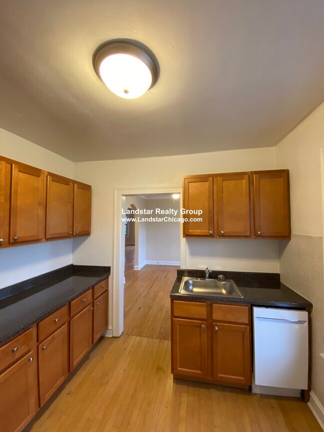 Foto del edificio - 2815 W Berteau Ave