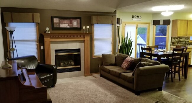 Foto del edificio - 5 Bedroom Single Family Home.  Great Location!
