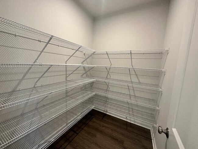 Foto del edificio - 803 Birchwood Hill Pl