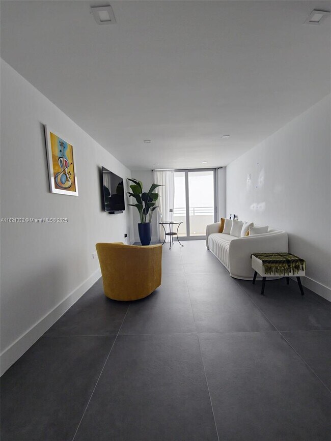 Foto del edificio - 5555 Collins Ave