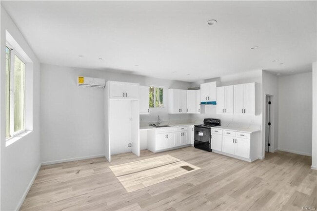 Foto del edificio - Just completed in 2025, this newly built 4-bedroom, 3-bath ADU