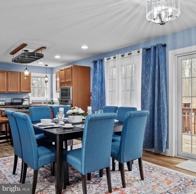 Building Photo - 1141 Riverside Heights W