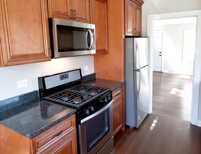 Foto del edificio - 18244 Stewart Ave