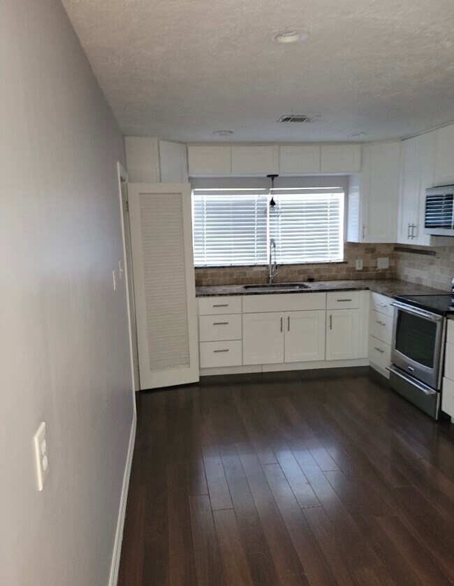 Foto del edificio - 6918 Irvington Blvd