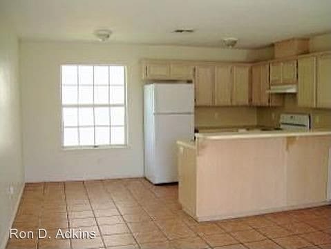 Foto del edificio - 408 E Ulex Ave