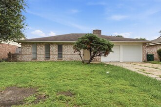 Building Photo - 6122 S Greenpark Dr